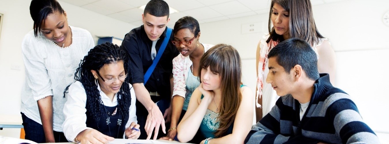 <span class='titlesl'>Estudiar en una institución de educación superior en el extranjero no es tan caro como hubieras pensado.</span></br>
			<span class='textsl'>Muchos piensan que estudiar en el extranjero es difícil y caro, pero lo único que se necesita es tener ganas de hacerlo.</span></br></br>
			</br>